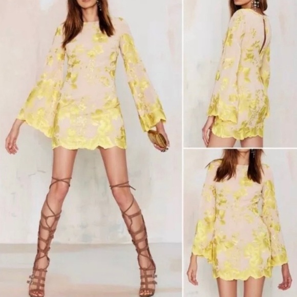 Dress the Population Dresses & Skirts - Dress The Population Paige Embroidered Floral Dress Size Small